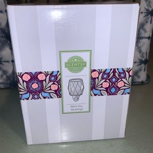 NIB Scentsy Mini Warmer